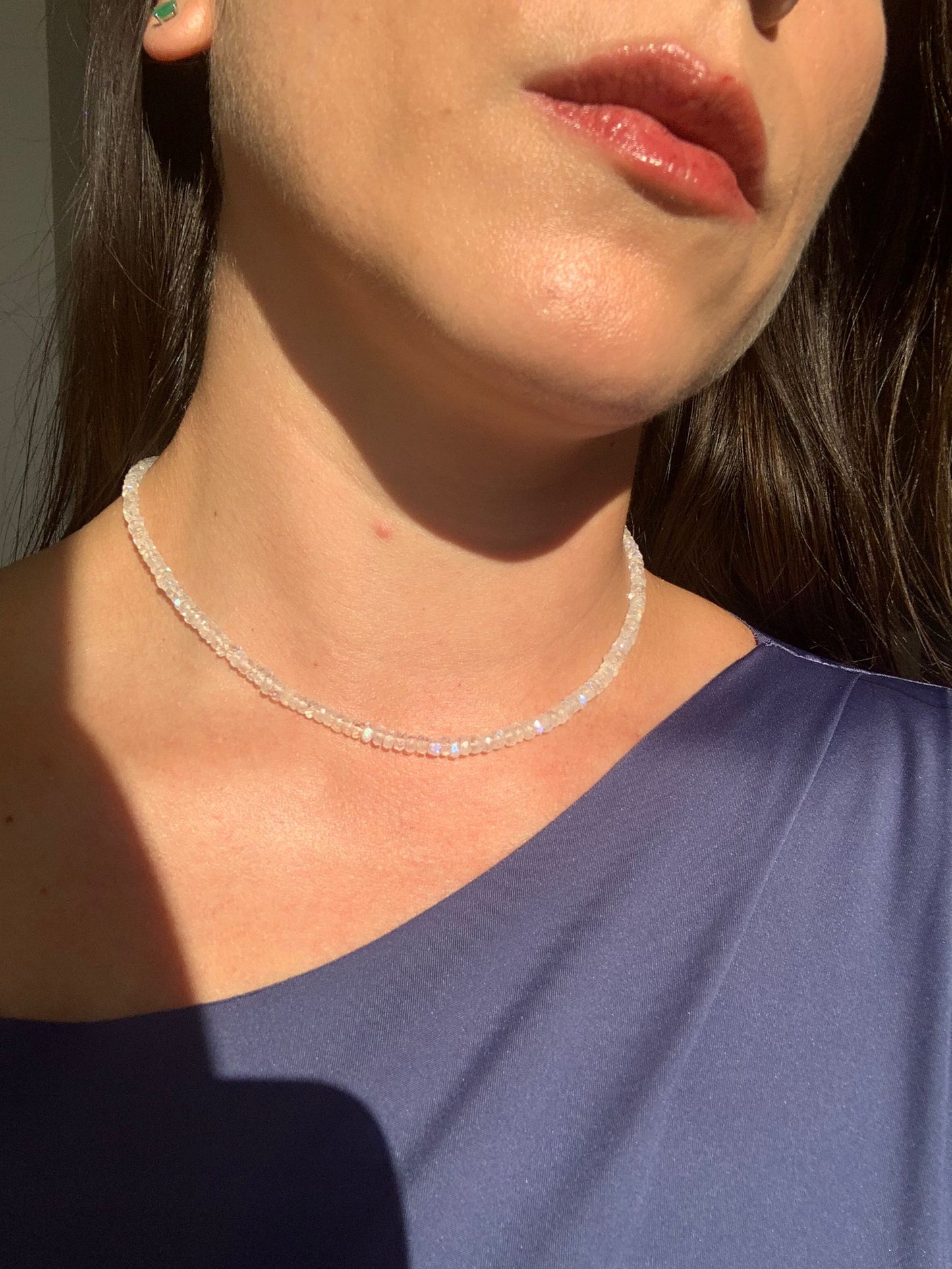Girocollo in 56 carati di pietra di luna con chiusura regolabile di argento 925 / Femminilità e magnetismo
