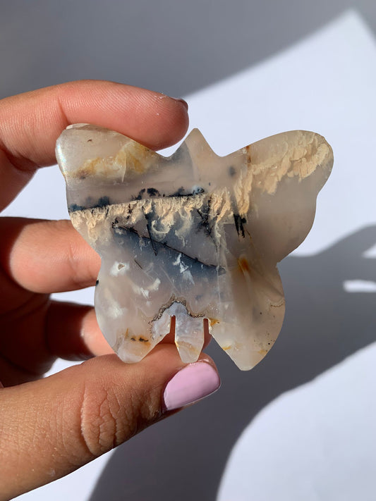 Farfalla in agata dendritica / Tranquillità e maturità