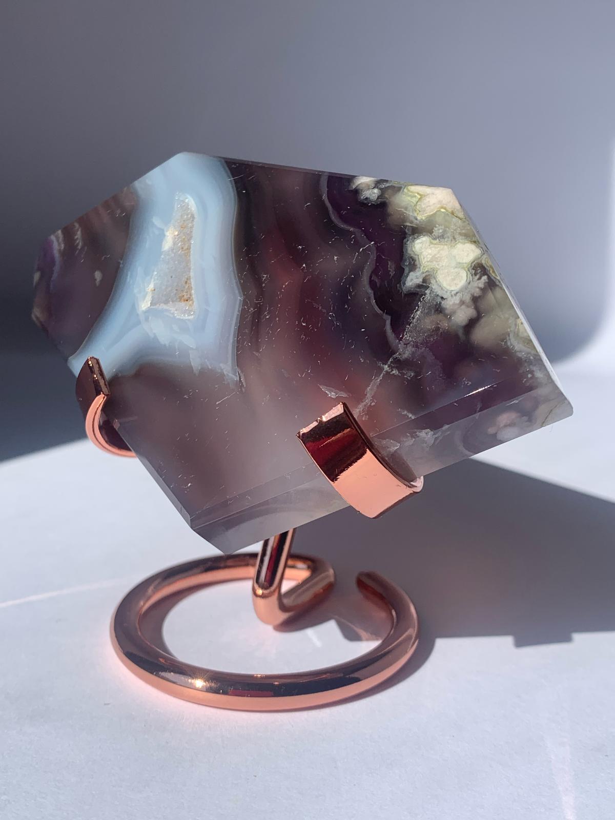 Agate Geode on Stand 950 gr / Protection and Harmony