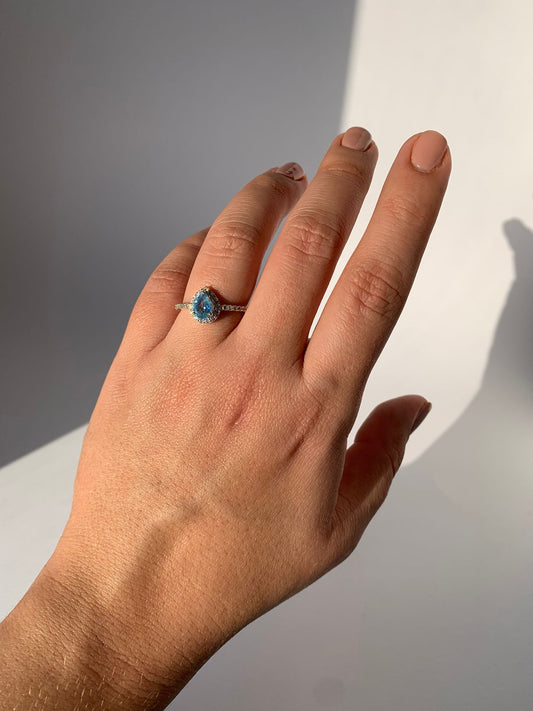 Anello in acquamarina e topazio bianco di argento 925 / Armonia e tranquillità