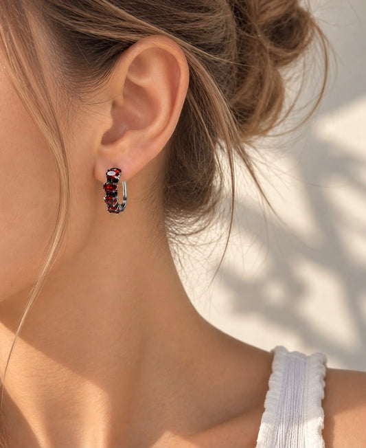 Orecchini in granato e spinello nero di argento 925 placcato in rodio / Energia e passione