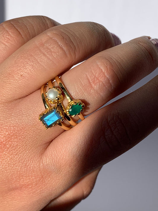 Set di 3 anelli in labradorite, perla naturale d'acqua dolce ed onice verde di argento 925 placcato in oro giallo 18 carati da 0,3 micron