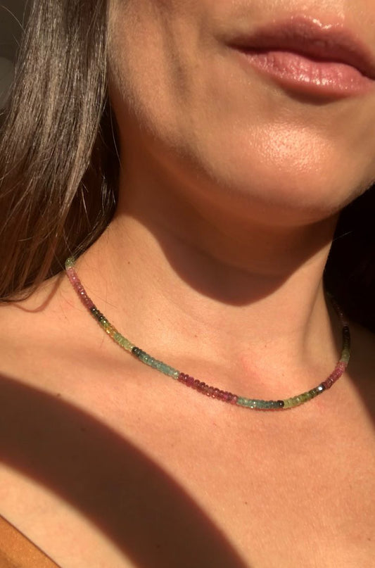 Girocollo in 55.28 carati di tormalina multicolore con chiusura regolabile di argento 925 / Armonia e calma