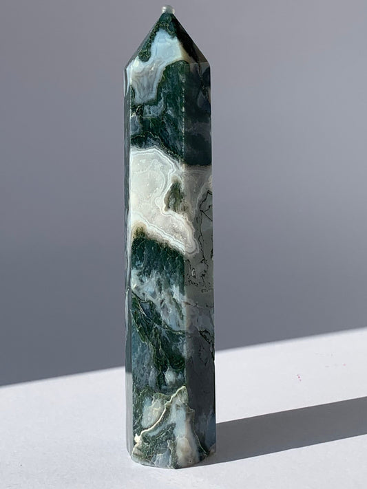 Torre in agata muschiata / Ottimismo ed equilibrio