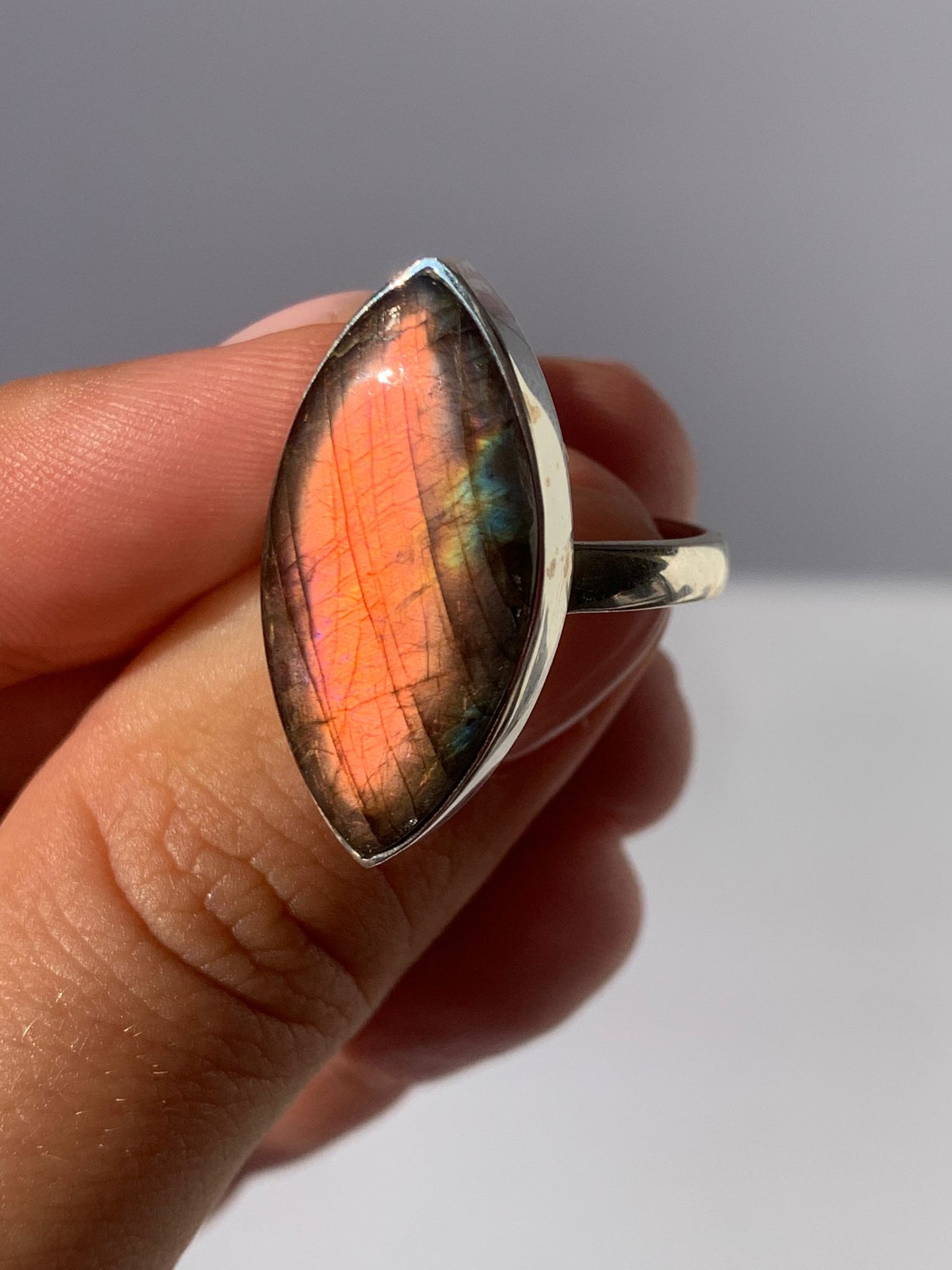 Adjustable Labradorite Ring in 925 Silver / Intuition and Transformation