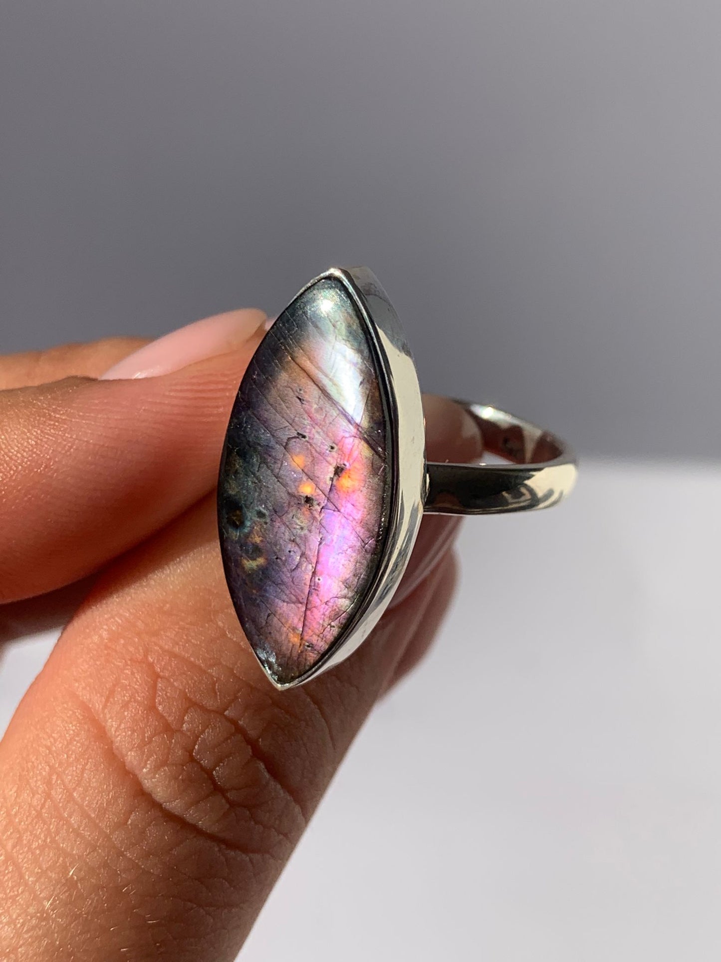 Adjustable Labradorite Ring in 925 Silver / Intuition and Transformation