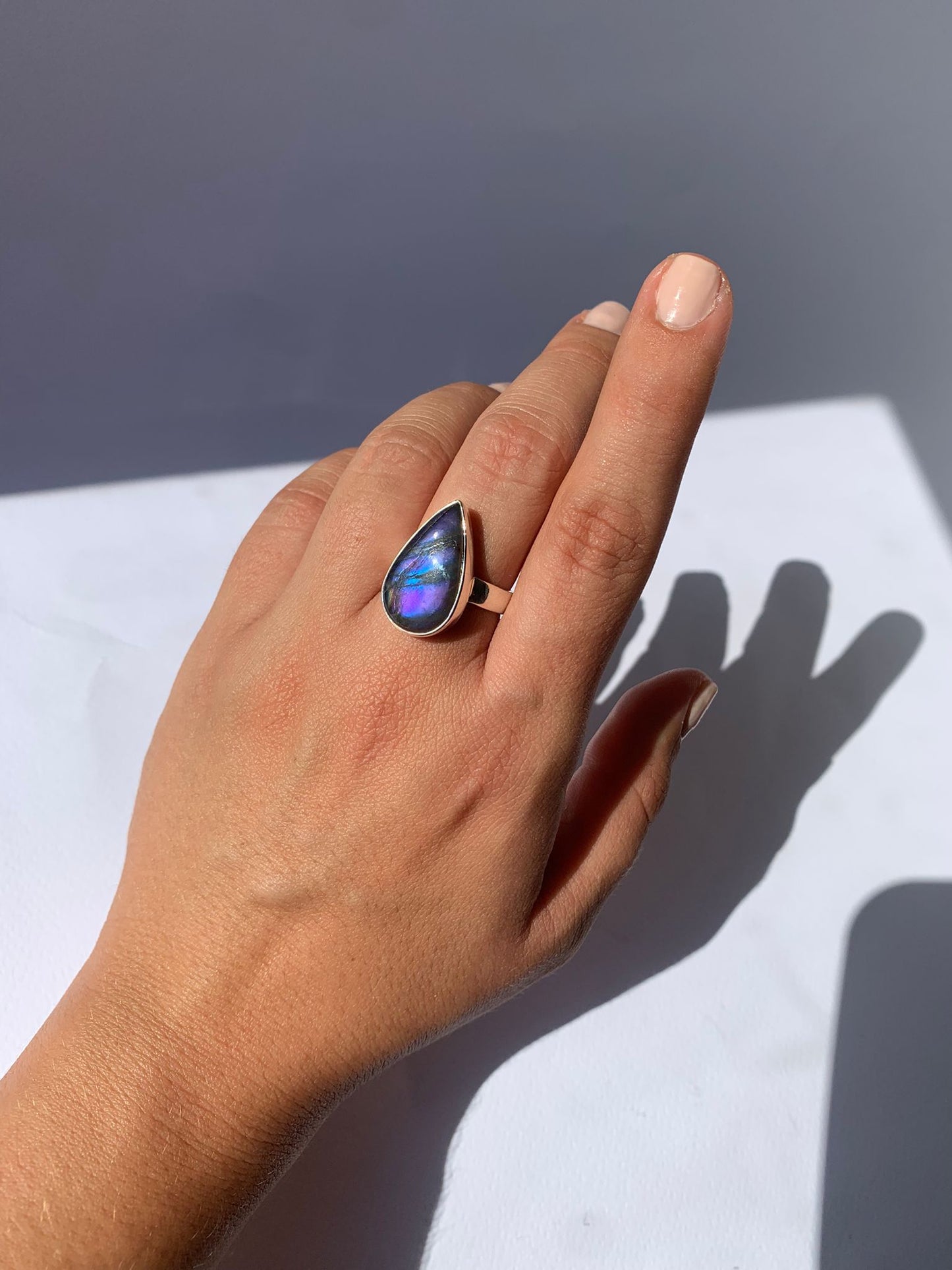 Anillo ajustable en labradorita de plata 925 / Intuición y transformación