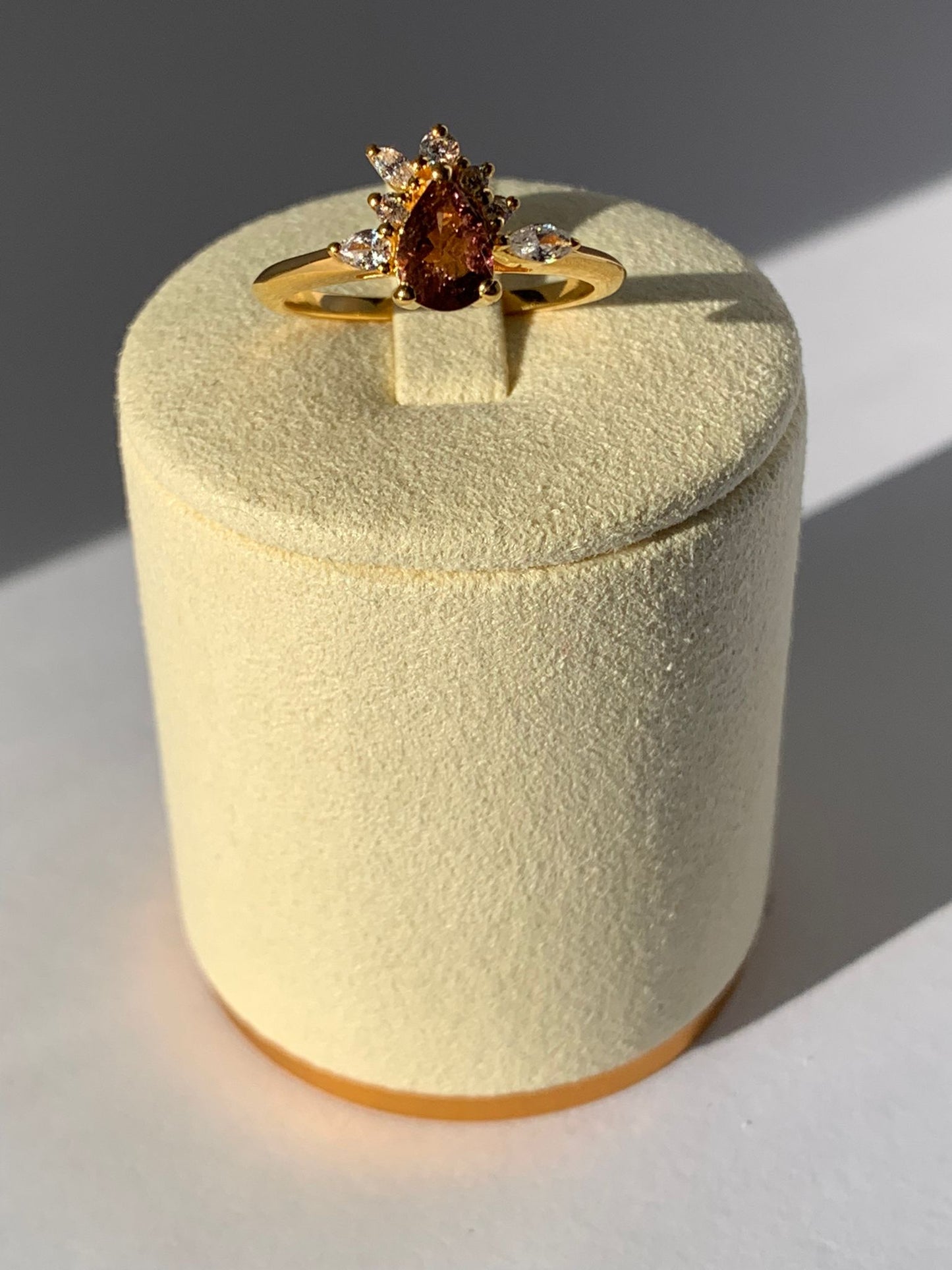 Anello in tormalina rosa e topazio bianco di argento 925 placcato vermeil oro 18k / Purificazione e protezione