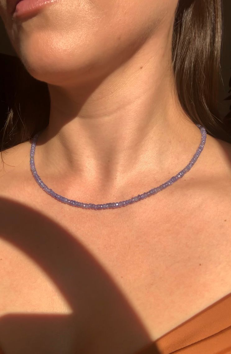 Girocollo in 67.78 carati di tanzanite con chiusura regolabile di argento 925 / Autorealizzazione ed emancipazione
