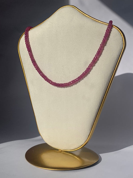 Girocollo in 101 carati di rubino con chiusura regolabile di argento 925 / Coraggio e sicurezza