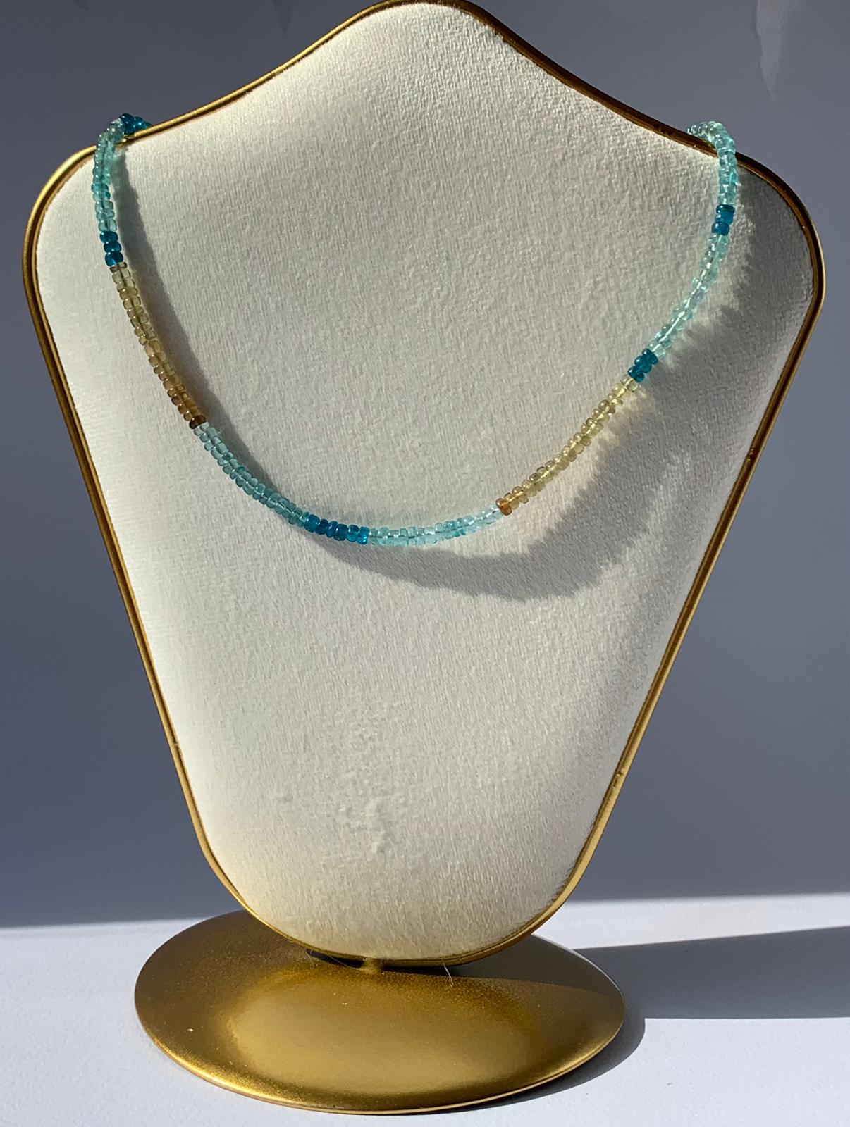 Girocollo in 58.77 carati di apatite con chiusura regolabile di argento 925 / Ispirazione e motivazione