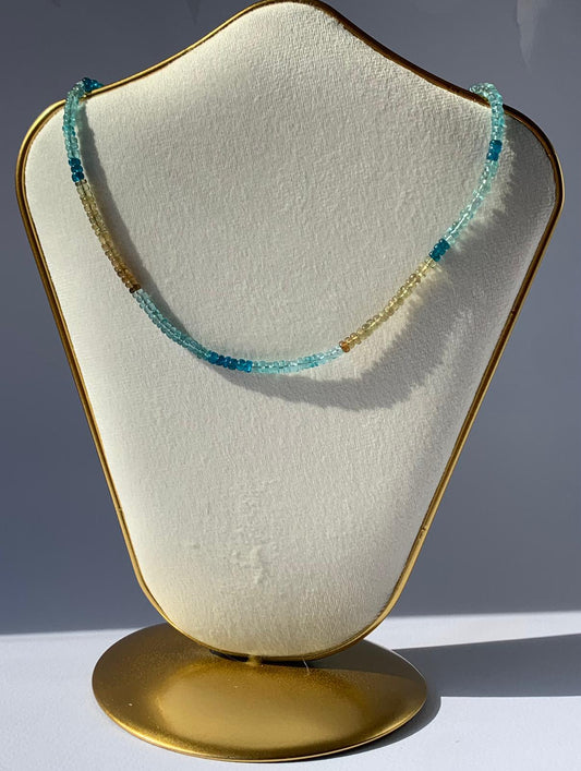Girocollo in 58.77 carati di apatite con chiusura regolabile di argento 925 / Ispirazione e motivazione