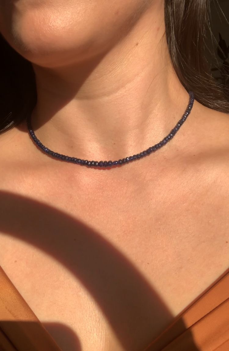 Girocollo in 80.25 carati di zaffiro blu con chiusura regolabile di argento 925 / Energia e determinazione