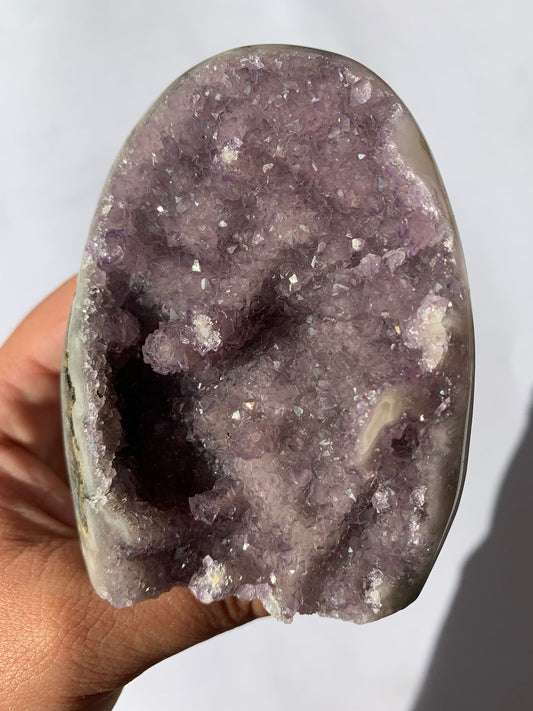 Standing cut-base of amethyst sugar rainbow 335 gr / Relaxation and balance