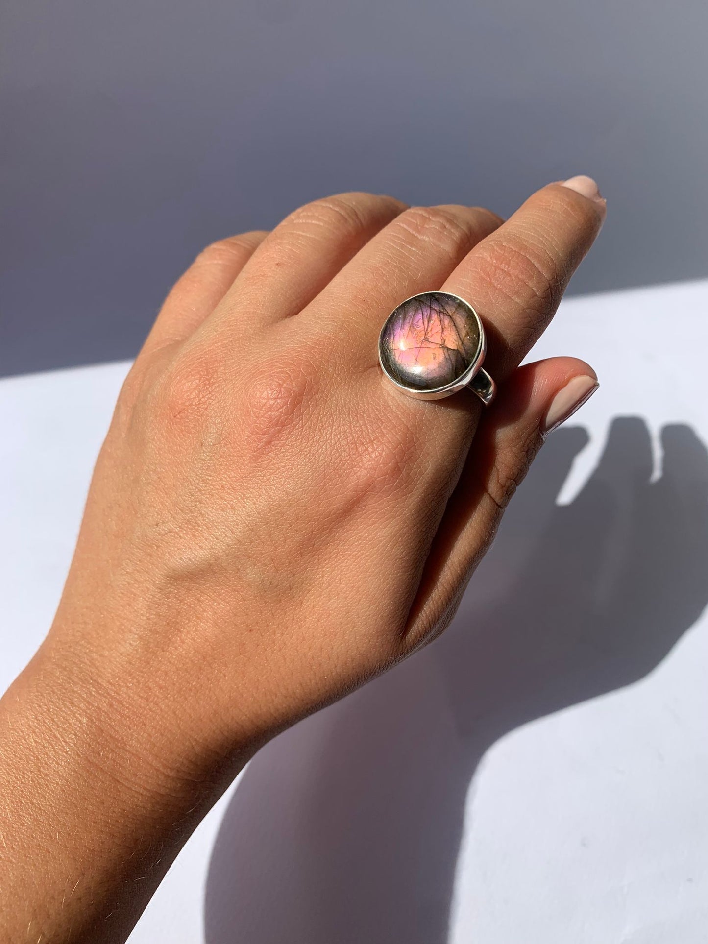 Anillo ajustable en labradorita de plata 925 / Intuición y transformación
