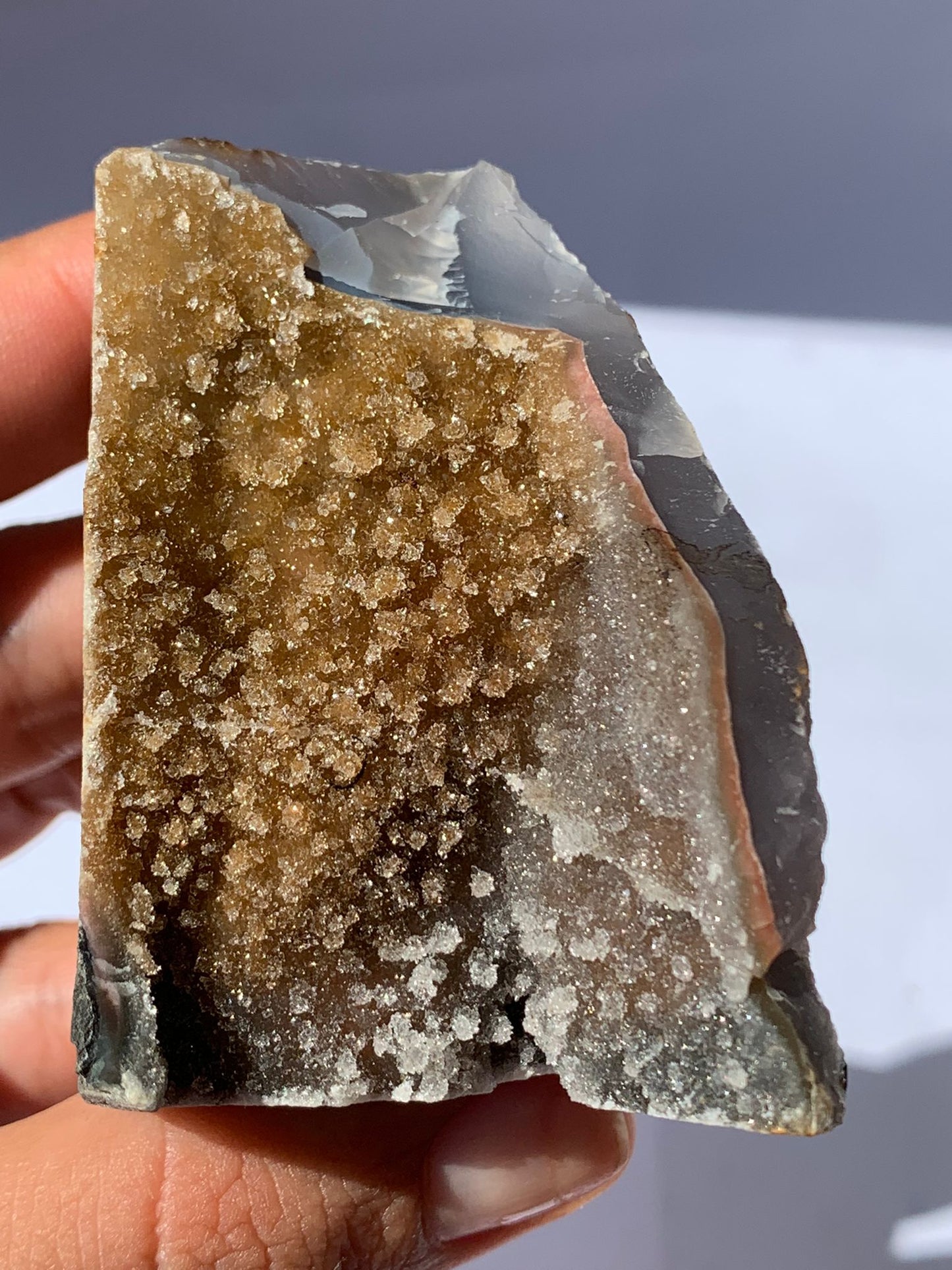 Standing cut-base of amethyst sugar rainbow 734 gr / Relaxation and balance