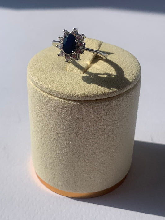Anello in zaffiro blu di argento 925 / Energia e determinazione