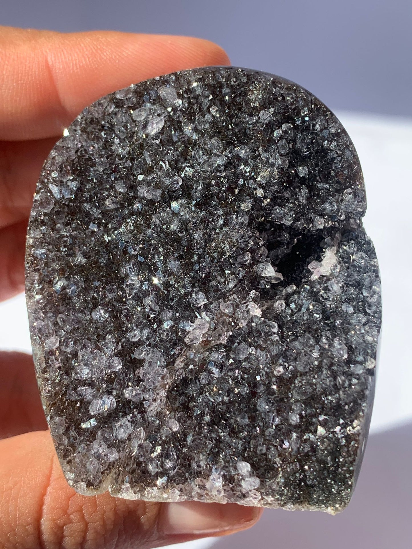 Standing cut-base of amethyst sugar rainbow 734 gr / Relaxation and balance