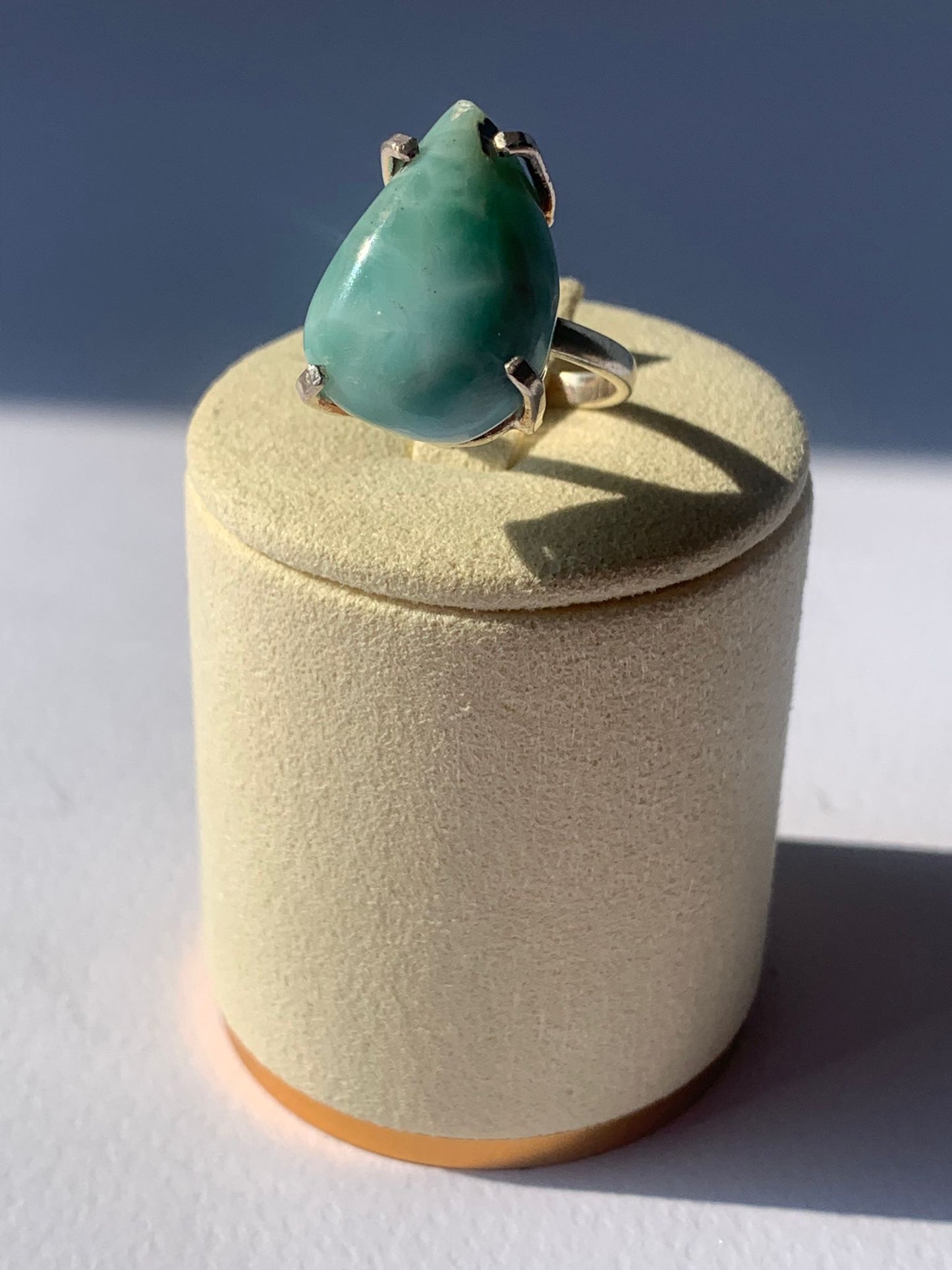 Anello regolabile in larimar di rame placcato / Equilibrio e serenità