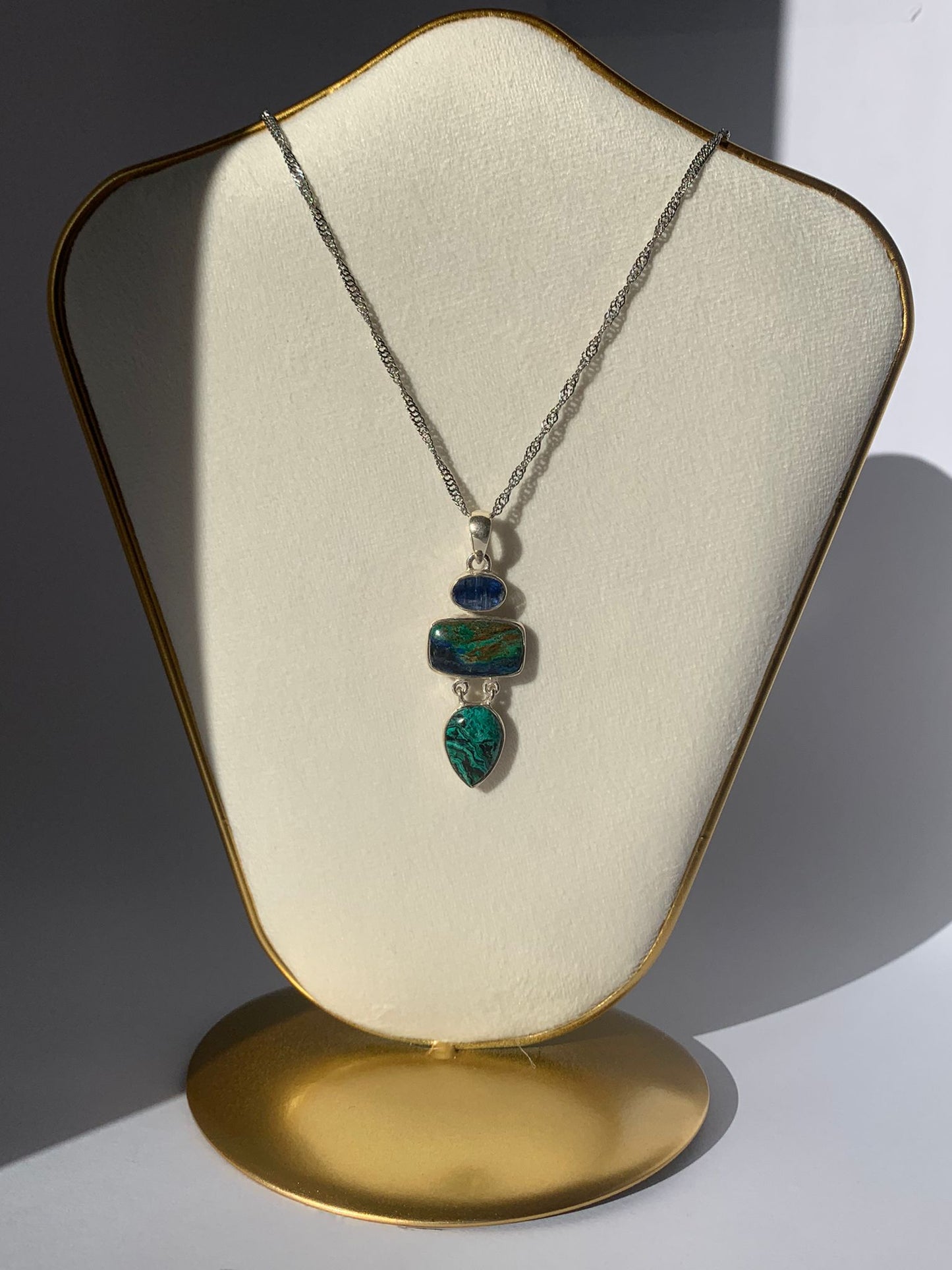 Ciondolo in azzurrite e cianite in argento 925 / Chiarezza mentale e trasformazione