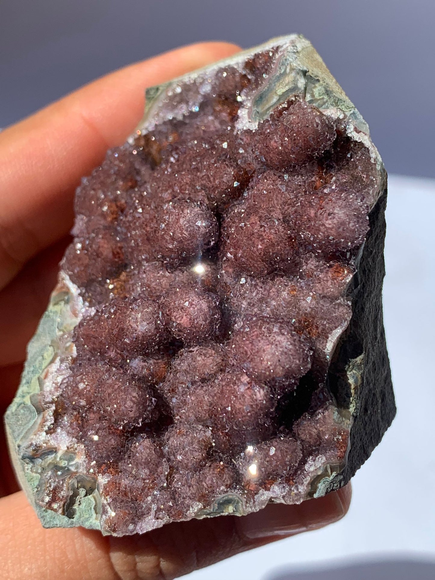 Standing cut-base of amethyst sugar rainbow 734 gr / Relaxation and balance