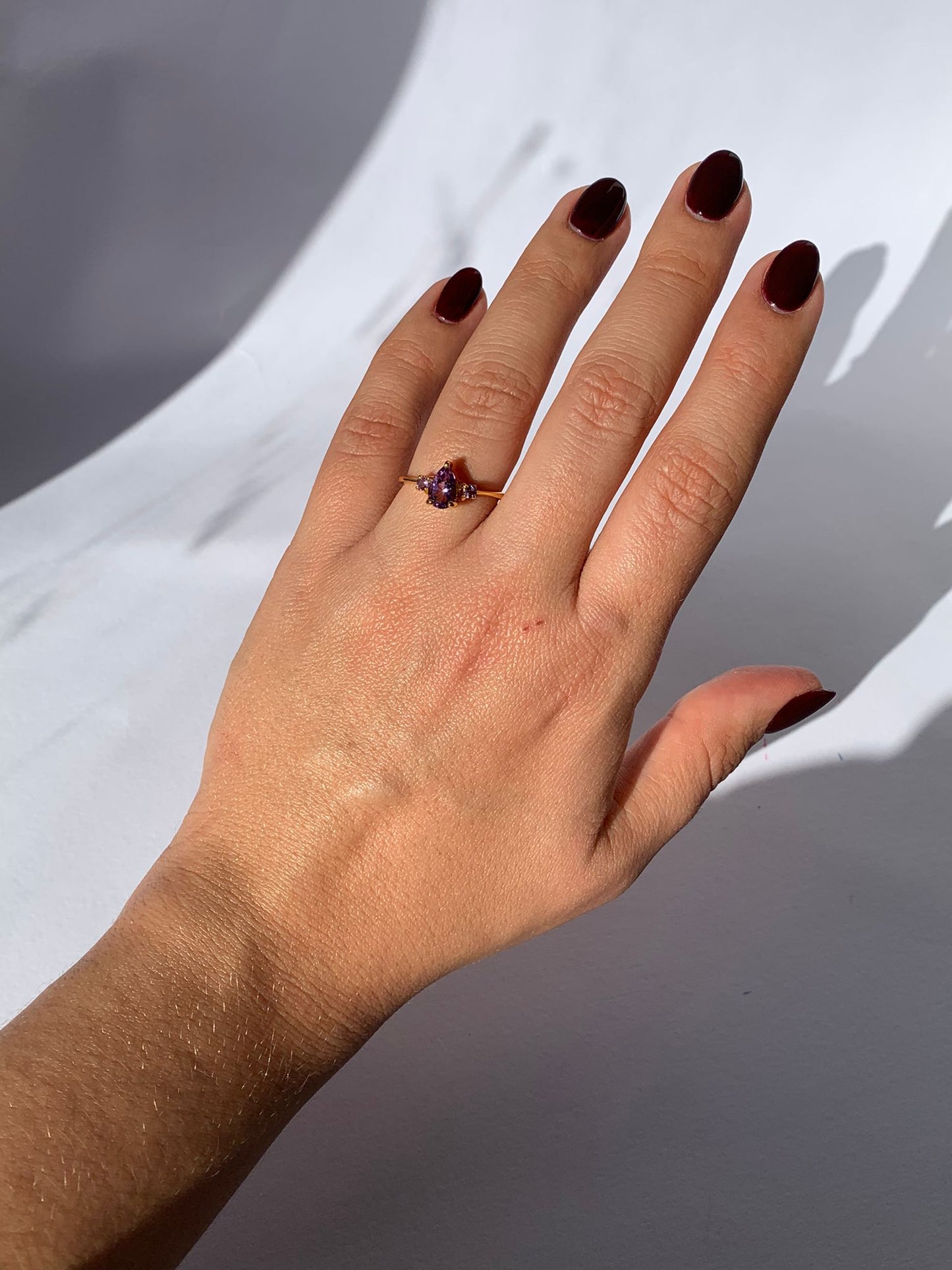 Anello in ametista di argento 925 placcato in oro giallo 18 carati da 0,5 micron / Rilassamento ed equilibrio