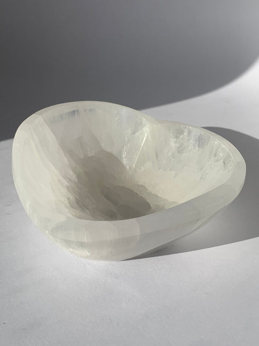Ciotola in forma di cuore di selenite / Purificazione, benessere e tranquillità