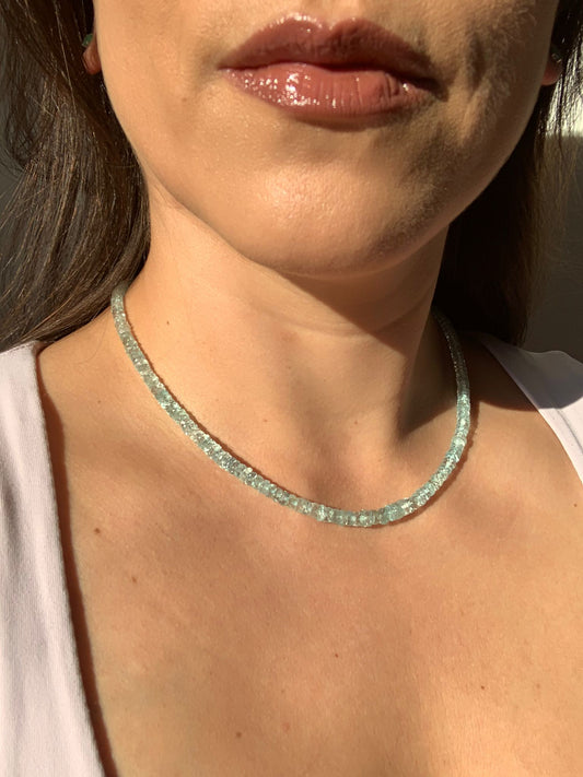 Girocollo in 80 carati di acquamarina con chiusura regolabile di argento 925 / Armonia e tranquillità