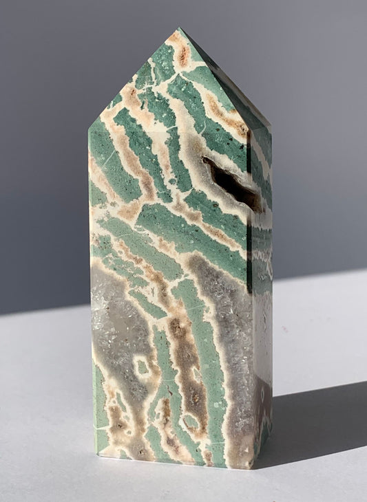 Torre in pietra unicorno (Lepidolite+Tormalina Rosa+Quarzo Fumè+Clevendalite) / Forza e guarigione emotiva