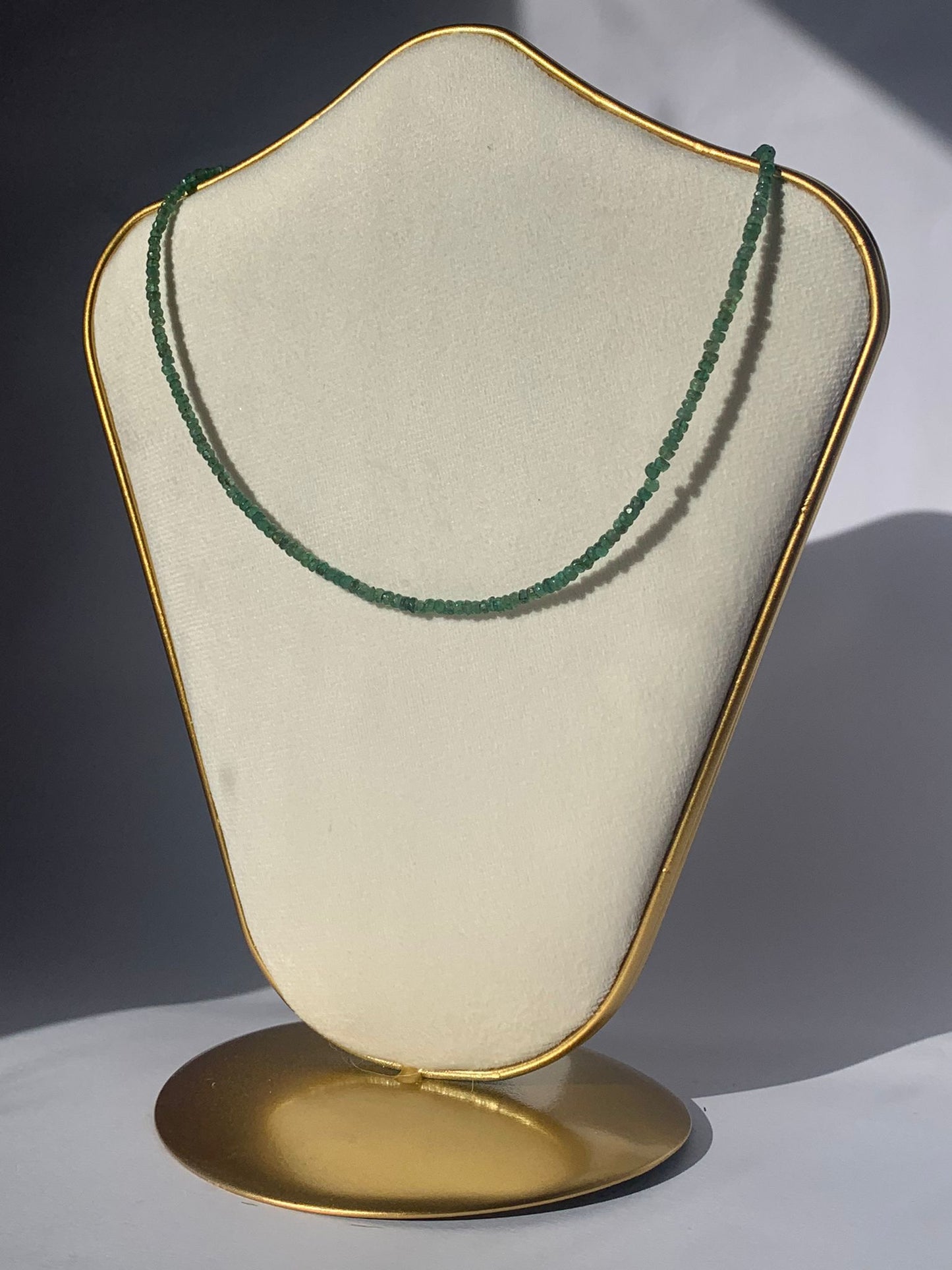 Girocollo in 25 carati di smeraldo con chiusura regolabile di argento 925 / Abbondanza e manifestazione