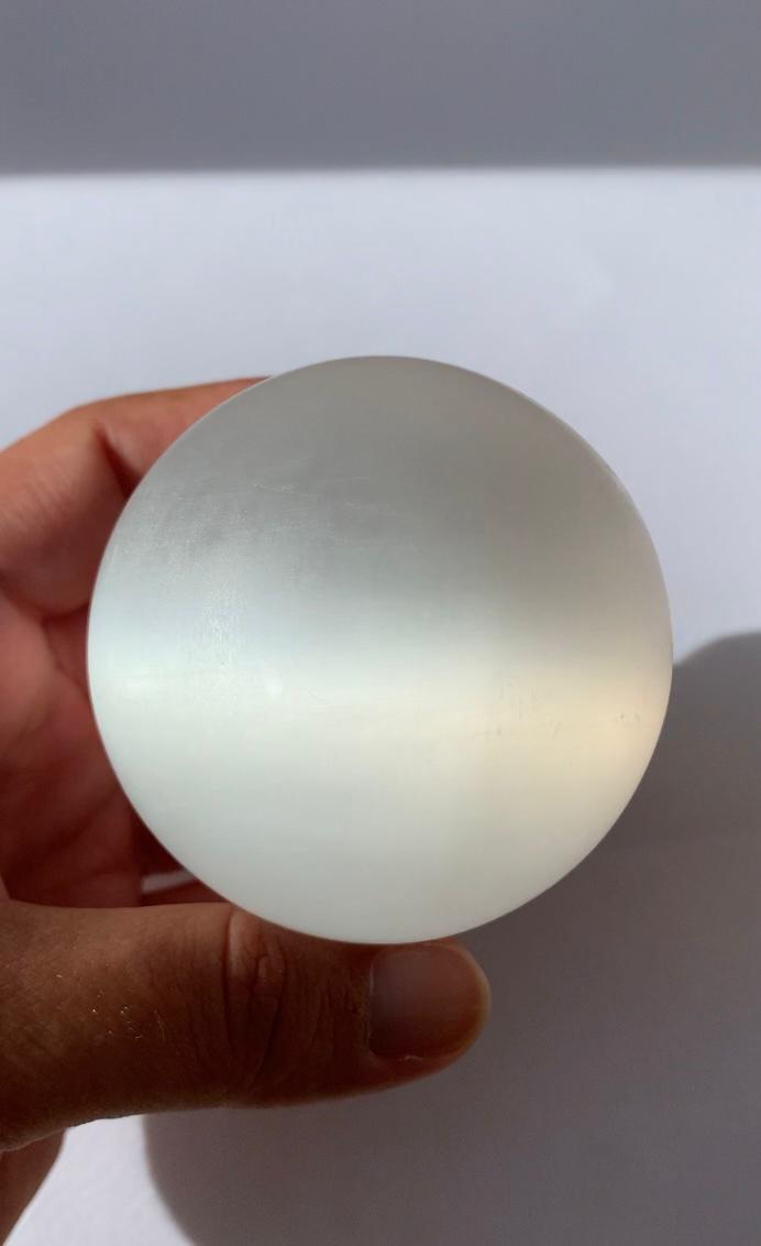 Esfera selenita 280 gr / Bienestar y tranquilidad