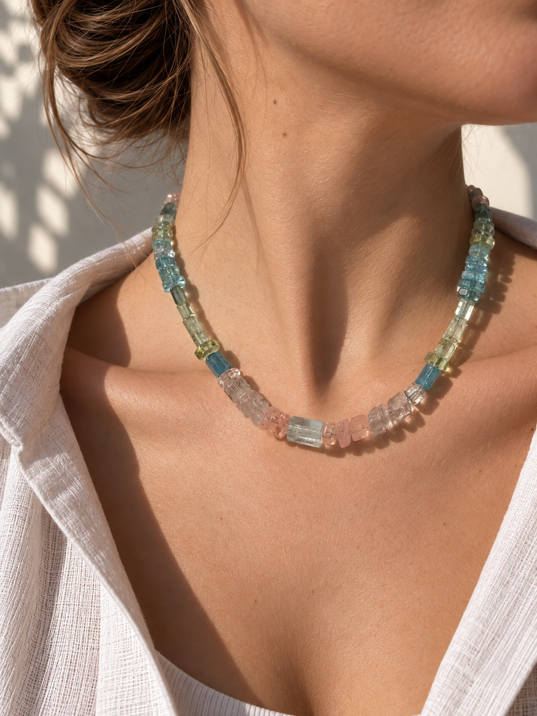 Girocollo in 209 carati di berilli (Acquamarina, Morganite ed Eliodoro) con chiusura in argento 925 / Armonia e tranquillità