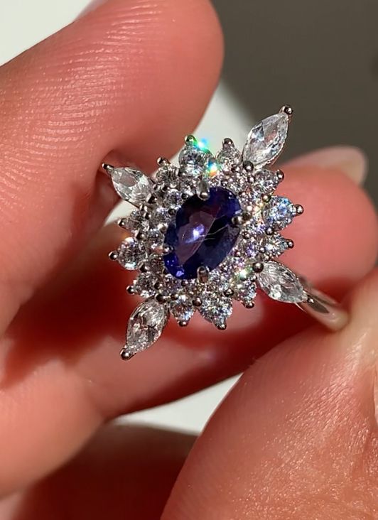 Anillo ajustable de tanzanita en plata 925 / Autorrealización y emancipación