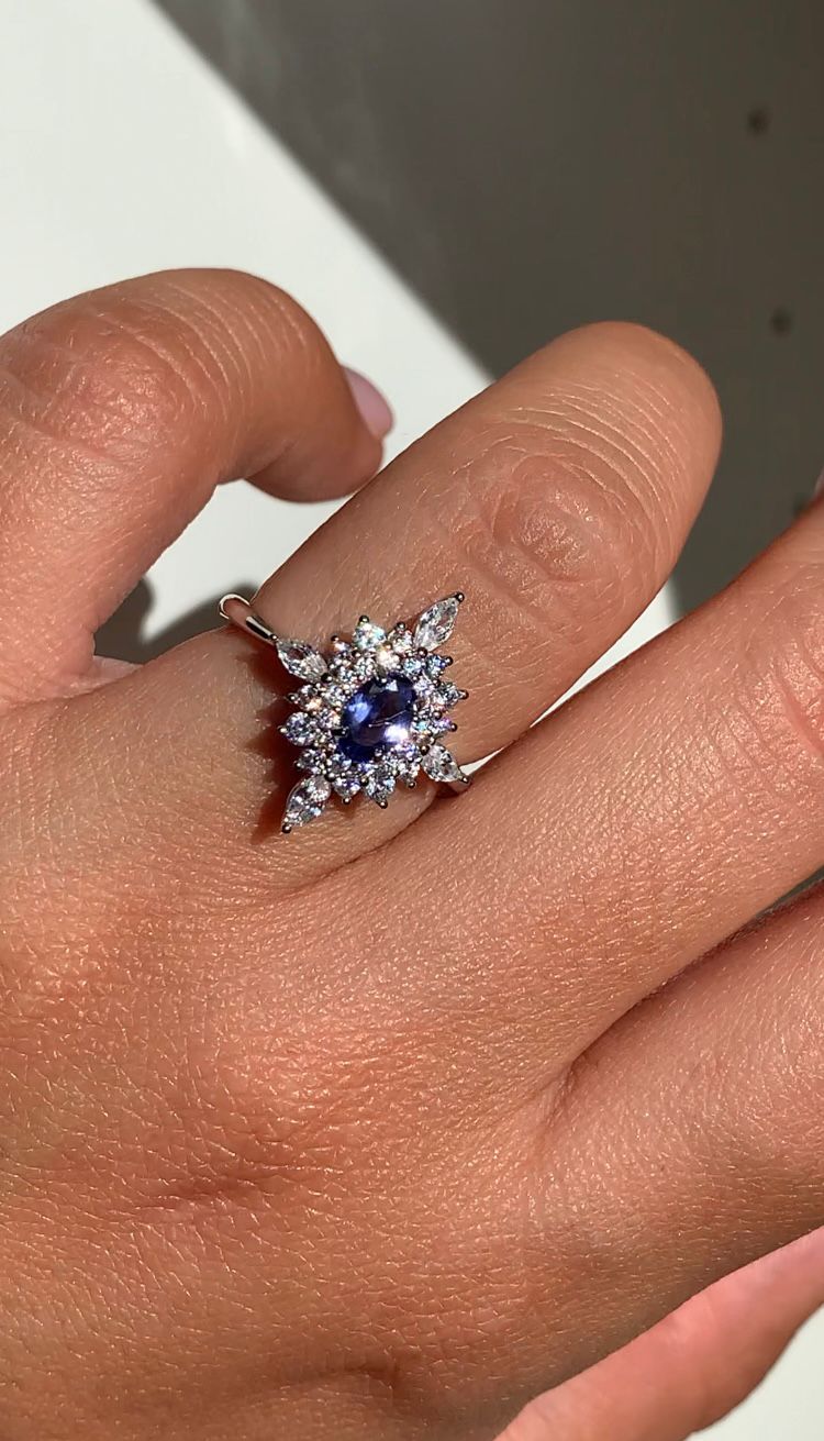Anillo ajustable de tanzanita en plata 925 / Autorrealización y emancipación