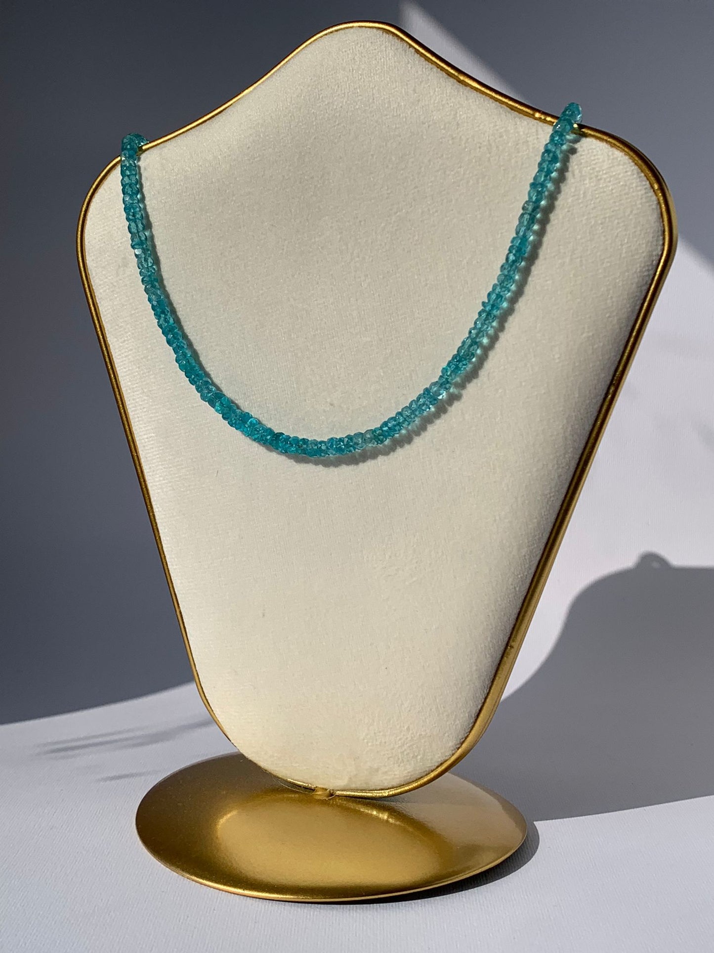 Apatite Sphere 440 gr / Inspiration and motivation