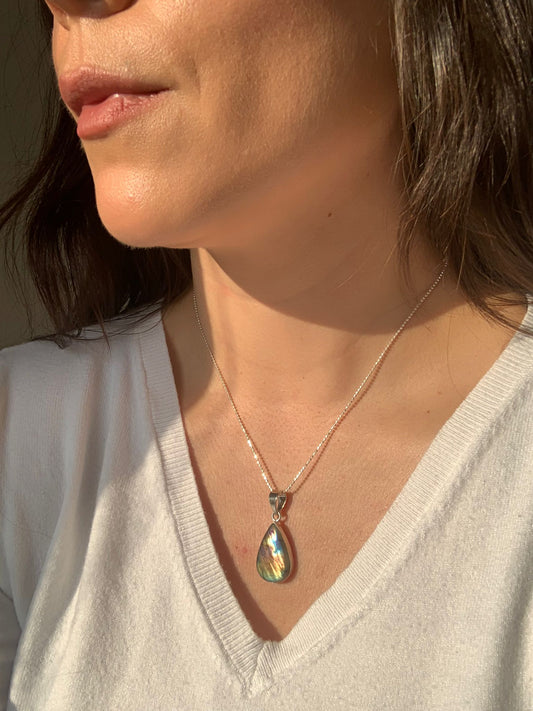 Ciondolo in labradorite (Spettrolite) di argento 925 / Intuizione e trasformazione