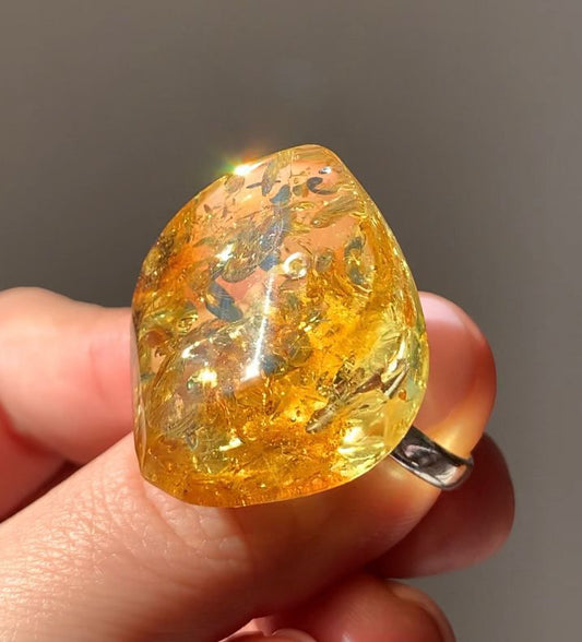 Anello regolabile in ambra baltica di argento 925 / Ottimismo e fiducia