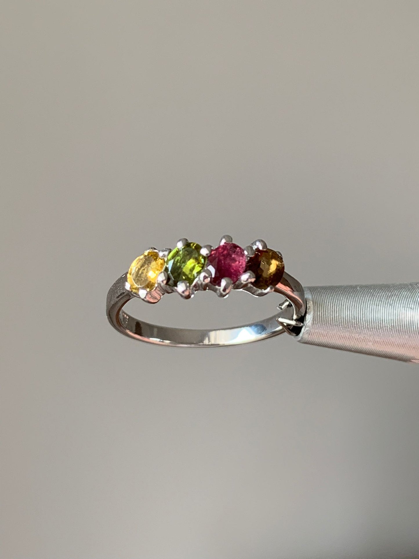 Anello in tormalina multicolore di argento 925 placcato in rodio / Purificazione e protezione