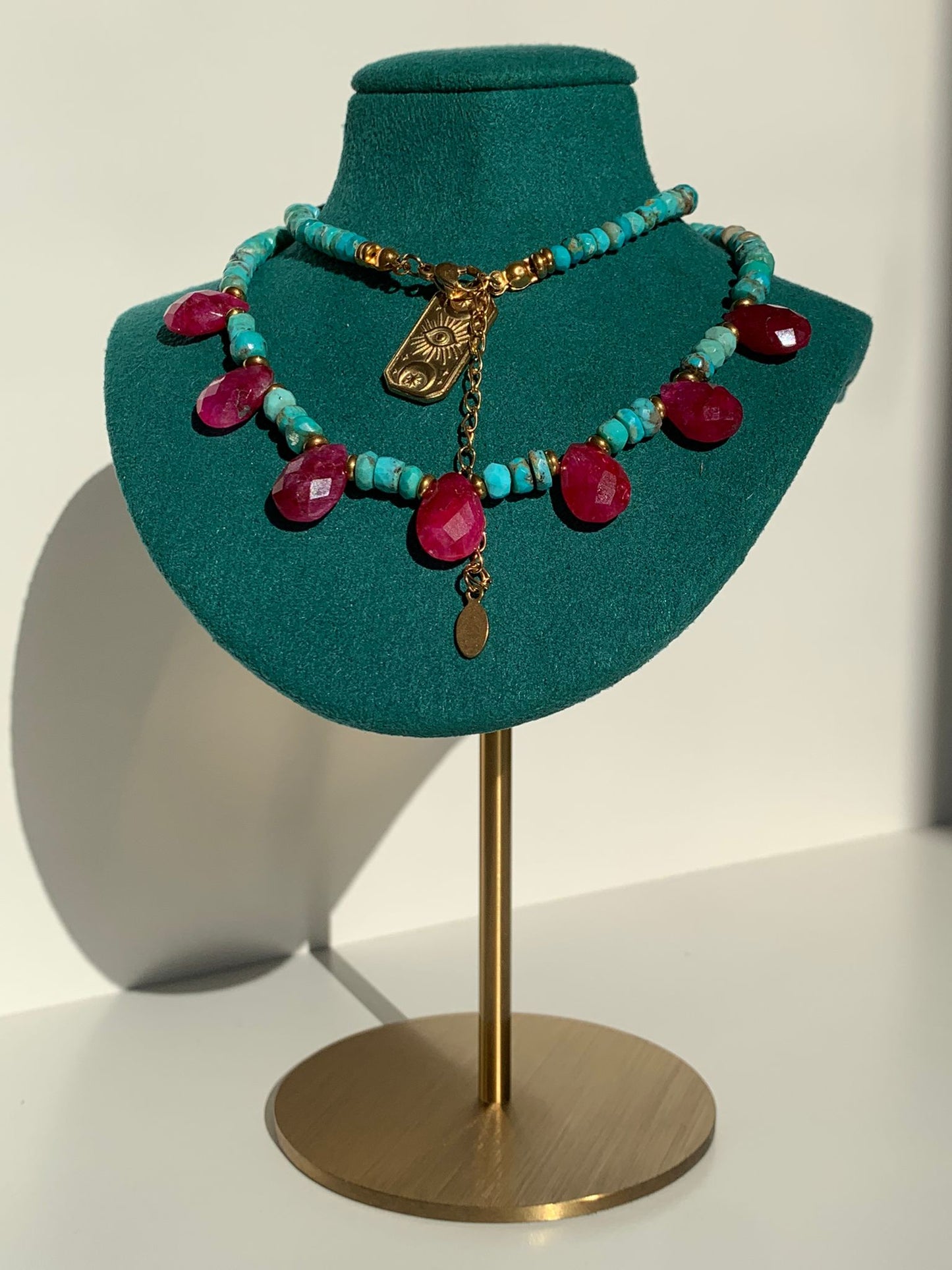 Collana in turchese e radice di rubino con chiusura regolabile di acciaio inossidabile / Prosperità e protezione
