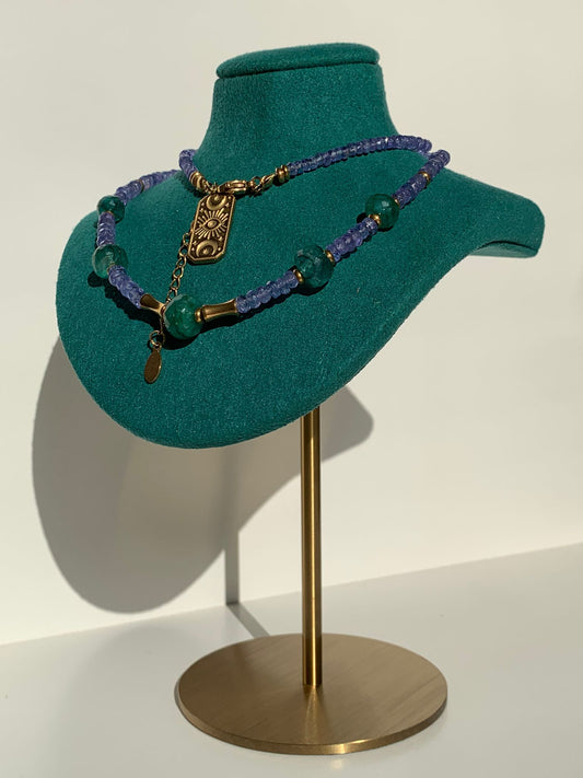 Collana in tanzanite e smeraldo dello Zambia con chiusura regolabile di acciaio inossidabile / Autorealizzazione ed emancipazione