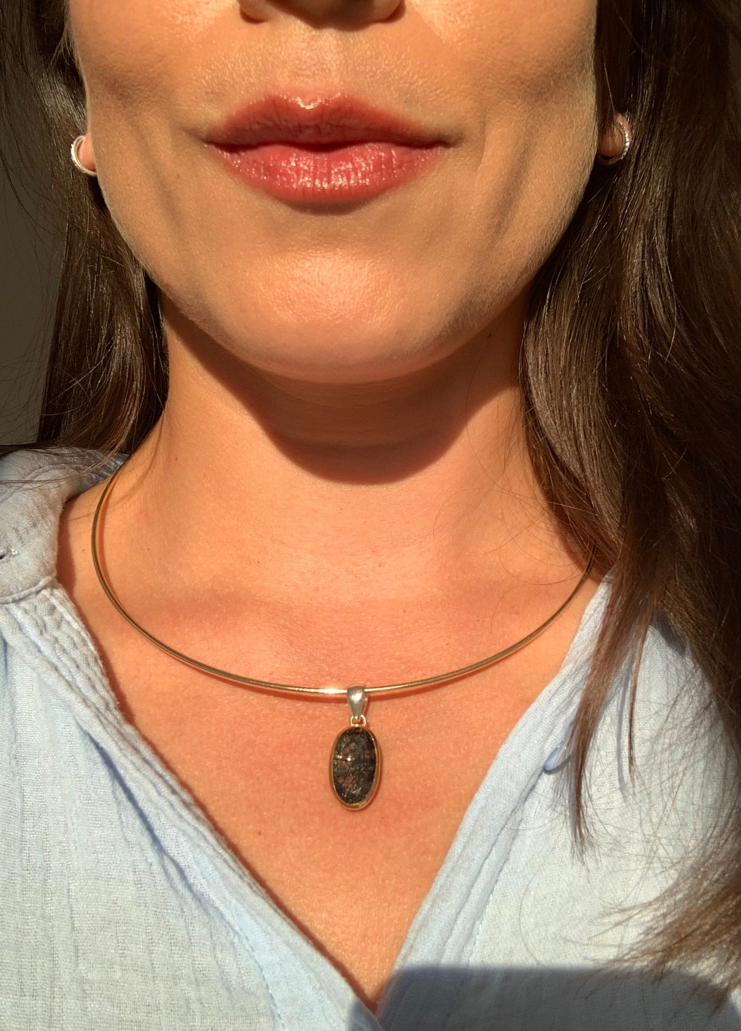 Collana in quarzo tormalinato di argento 925 placcato oro / Protezione e radicamento