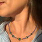 Collana in tanzanite e smeraldo dello Zambia con chiusura regolabile di acciaio inossidabile / Autorealizzazione ed emancipazione