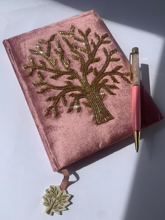 Quaderno con albero della vita e penna in quarzo rosa