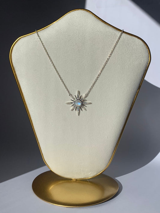 Collana in forma di sole in pietra di luna e topazio bianco di argento 925 / Femminilità e magnetismo