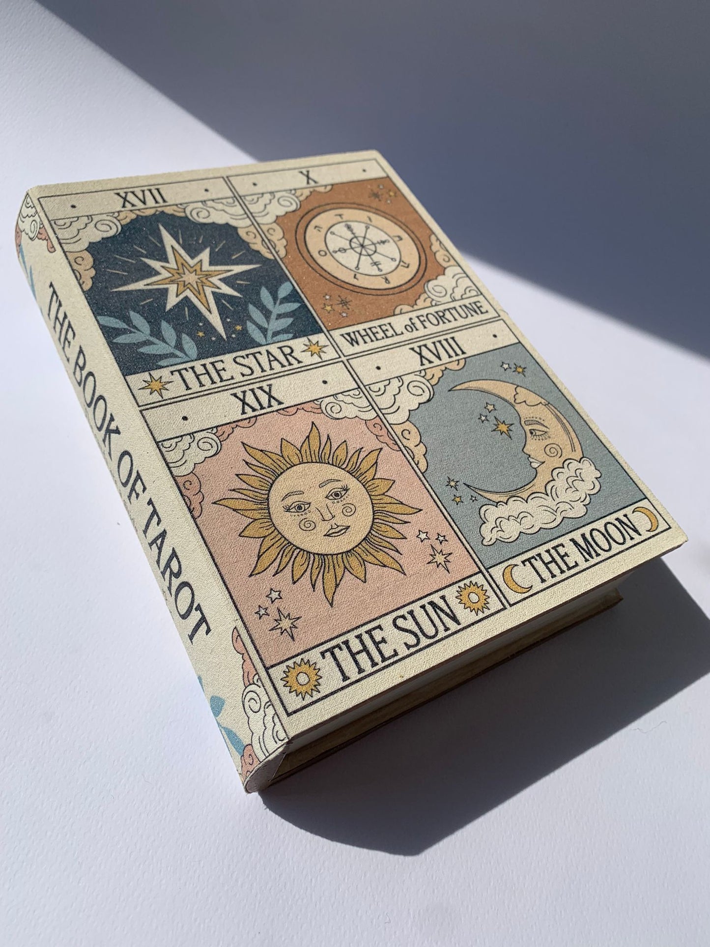 Scatola portaoggetti in MDF a forma di libro vintage