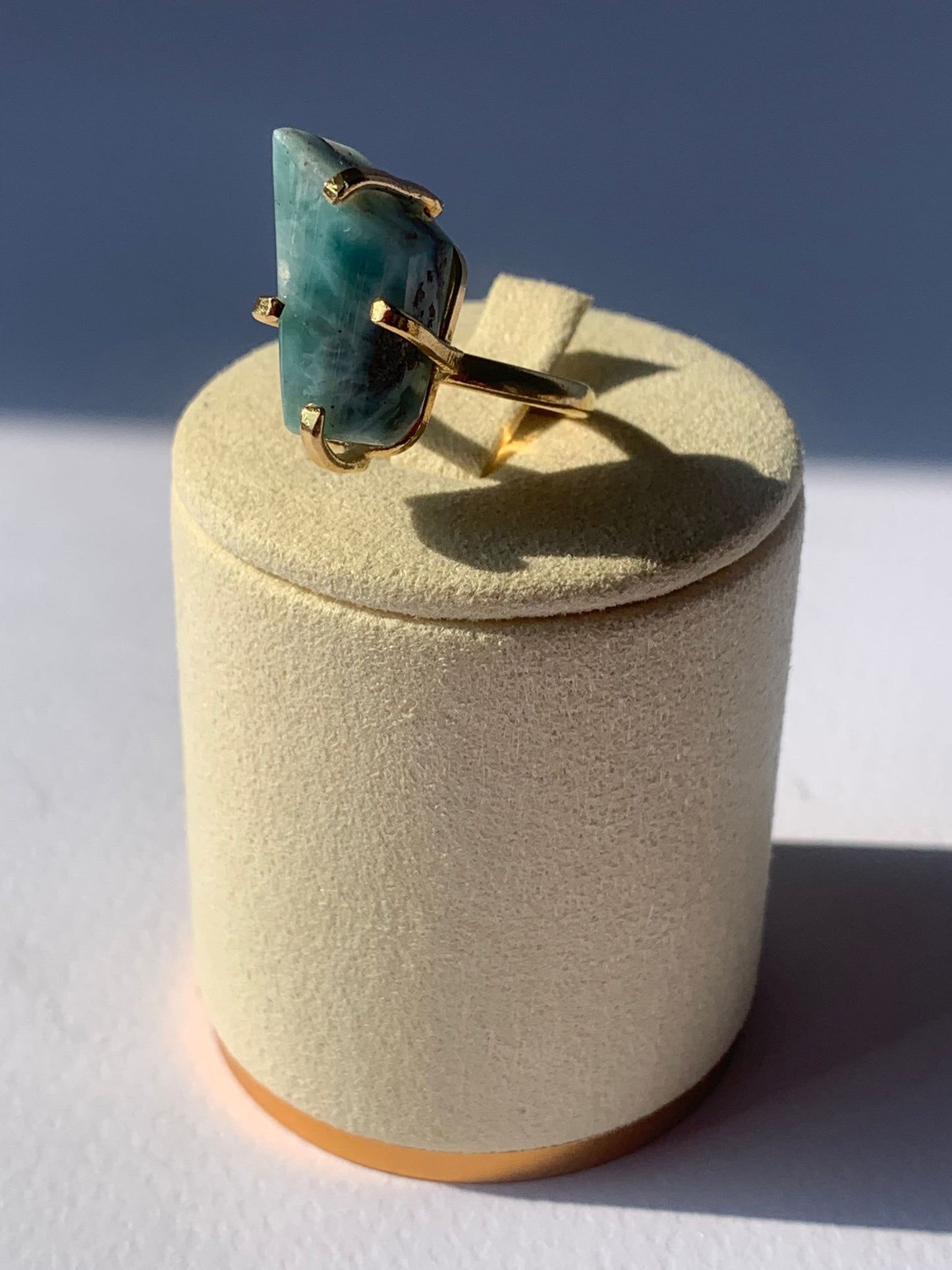 Anello regolabile in larimar di rame placcato / Equilibrio e serenità