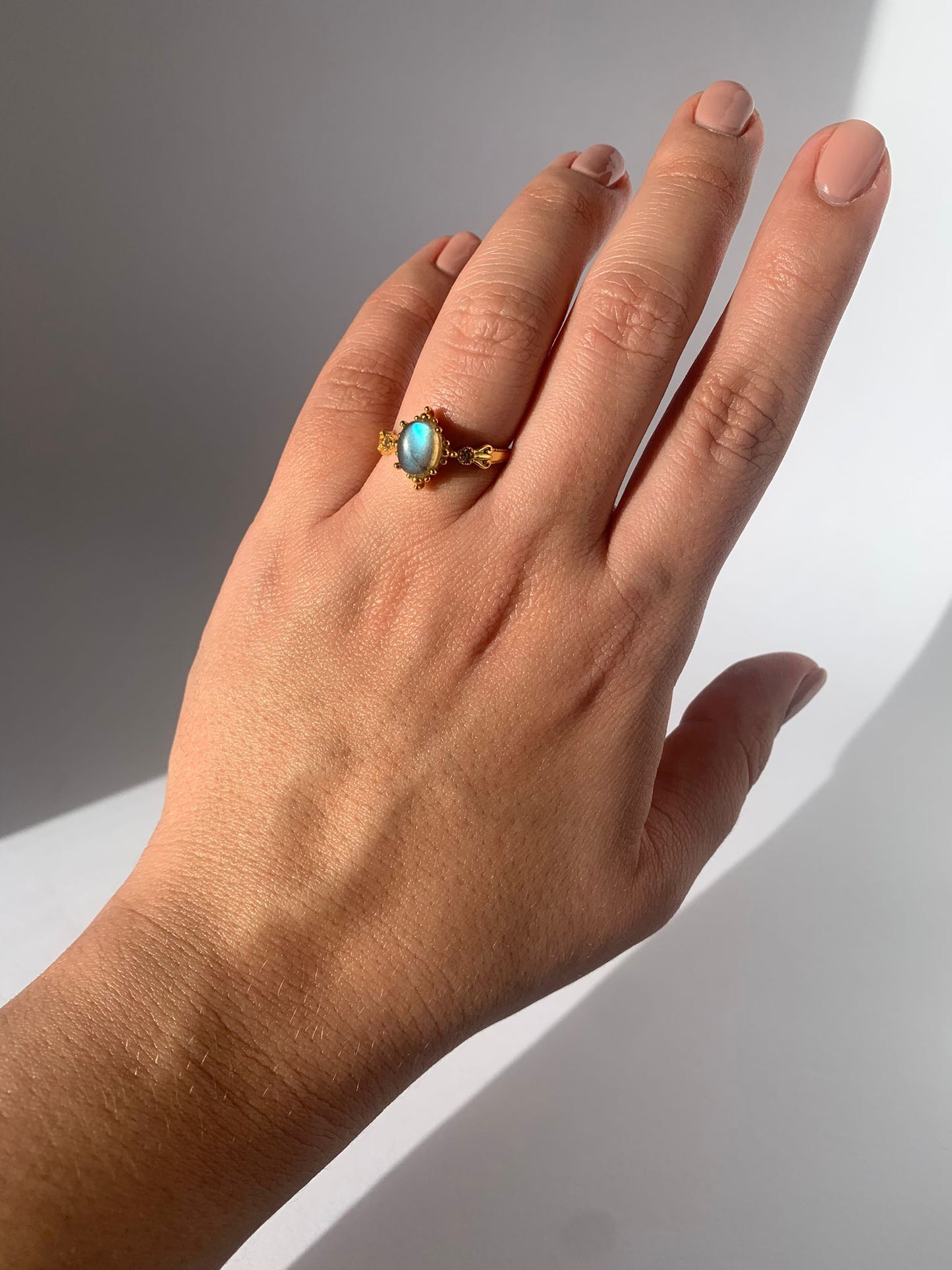 Anello regolabile in labradorite di argento 925 placcato oro / Intuizione e trasformazione