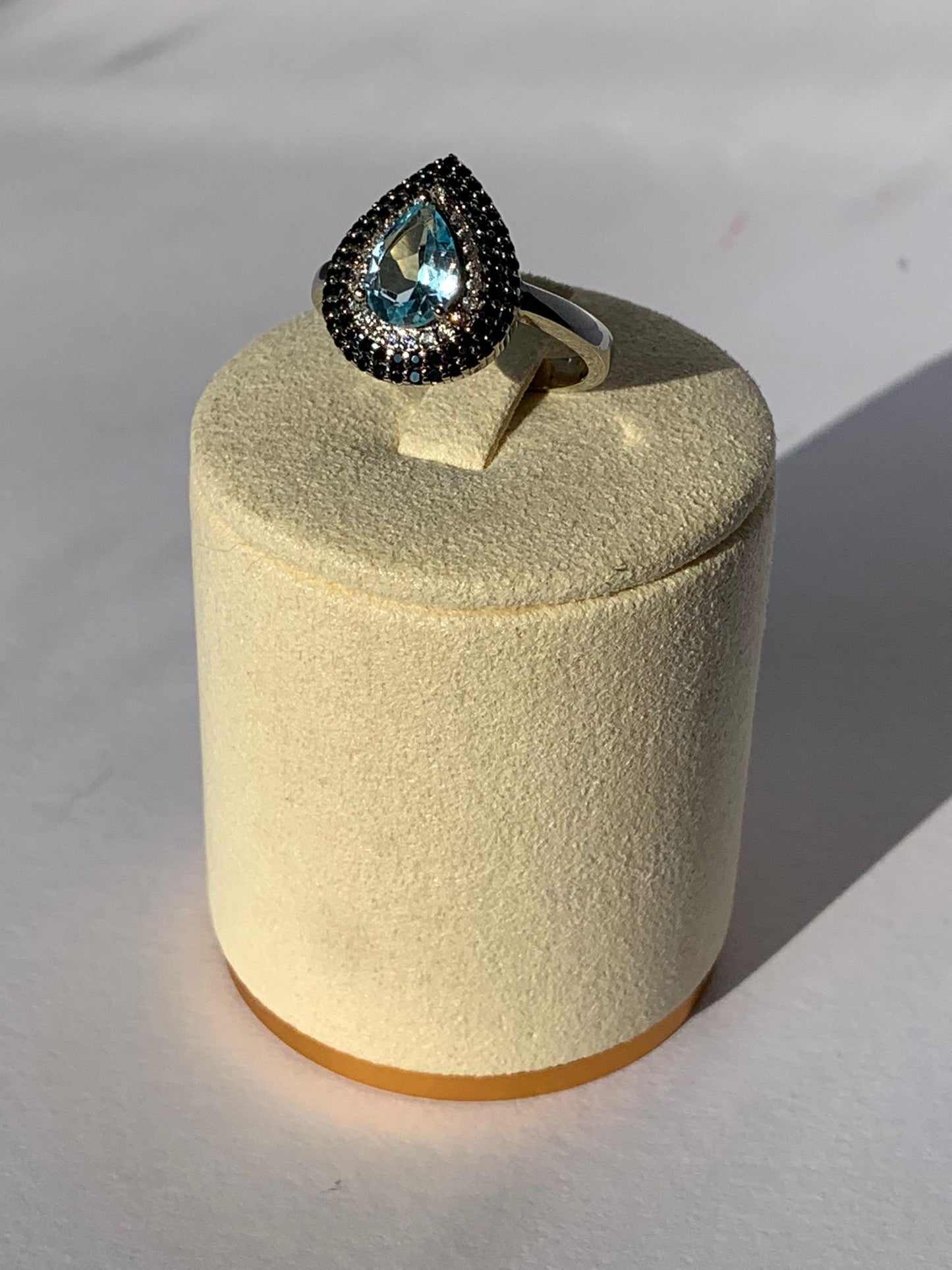 Anello in topazio blu e spinello nero di argento 925 / Felicità e vitalità