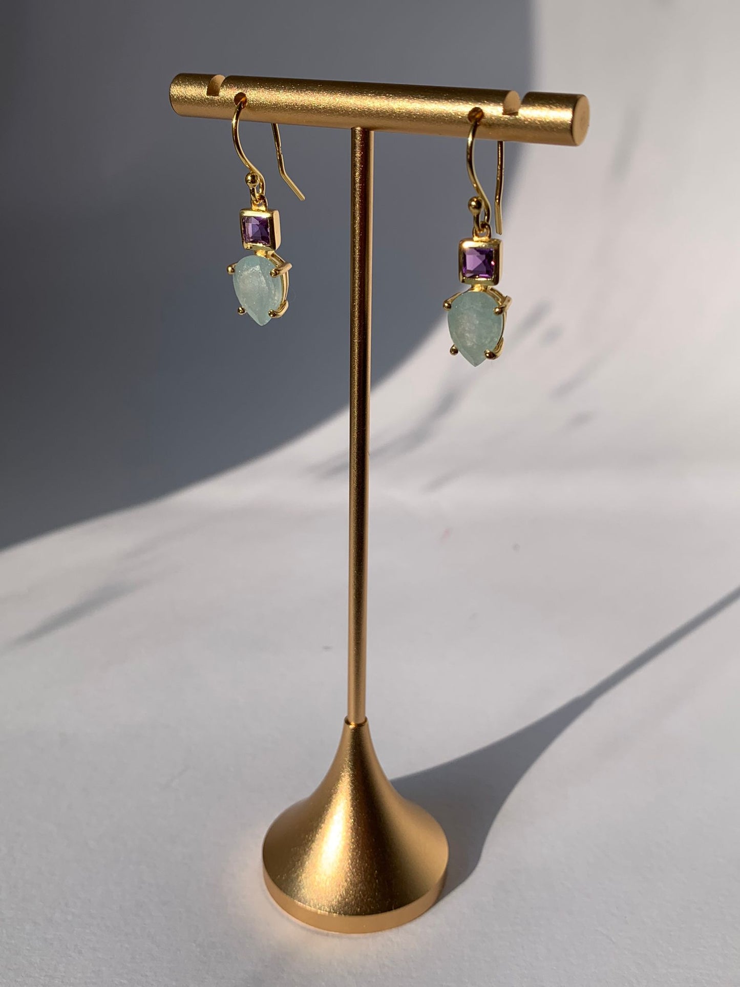 Orecchini in calcite blu e ametista di argento 925 placcato in oro giallo 18 carati da 0,3 micron