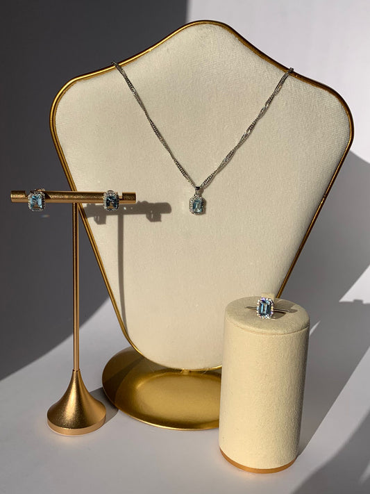 Set di gioielli, include ciondolo, orecchini ed anello in topazio blu di argento 925 / Felicità e vitalità